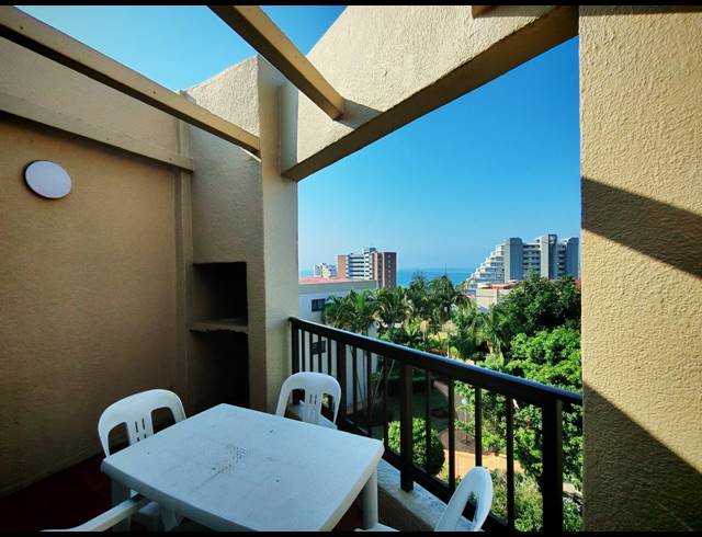2 BEDROOM APARTMENT FOR SALE IN UMHLANGA CENTRAL
